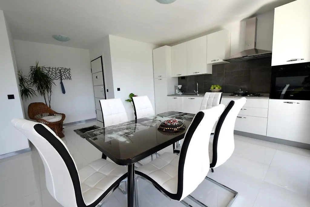 Apartment Helena Malinska Croatia