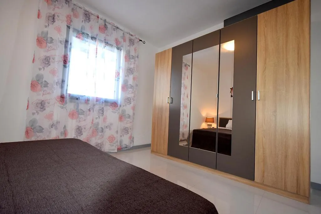 Apartment Helena Malinska