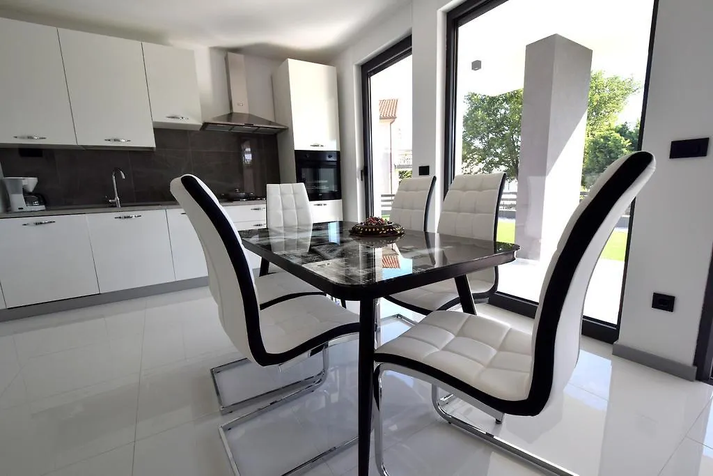 Apartment Helena Malinska 0*,  Croatia